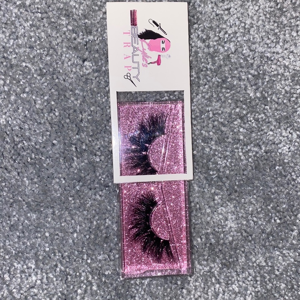 Ladies Brand New Eyelashes